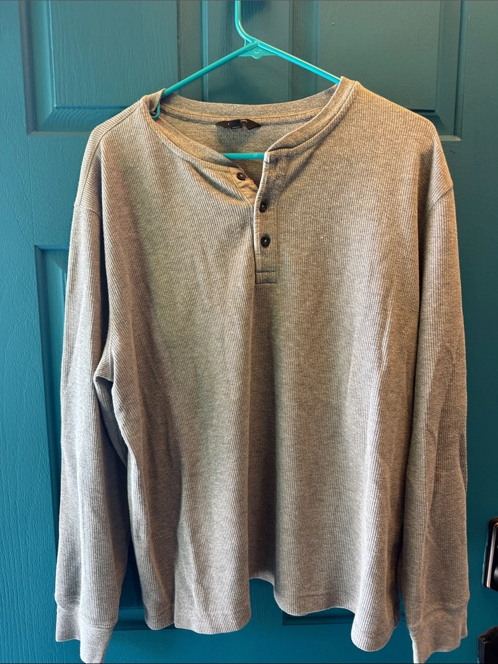 Banana Republic Men's Light Gray Thermal Henley Long Sleeve. XL